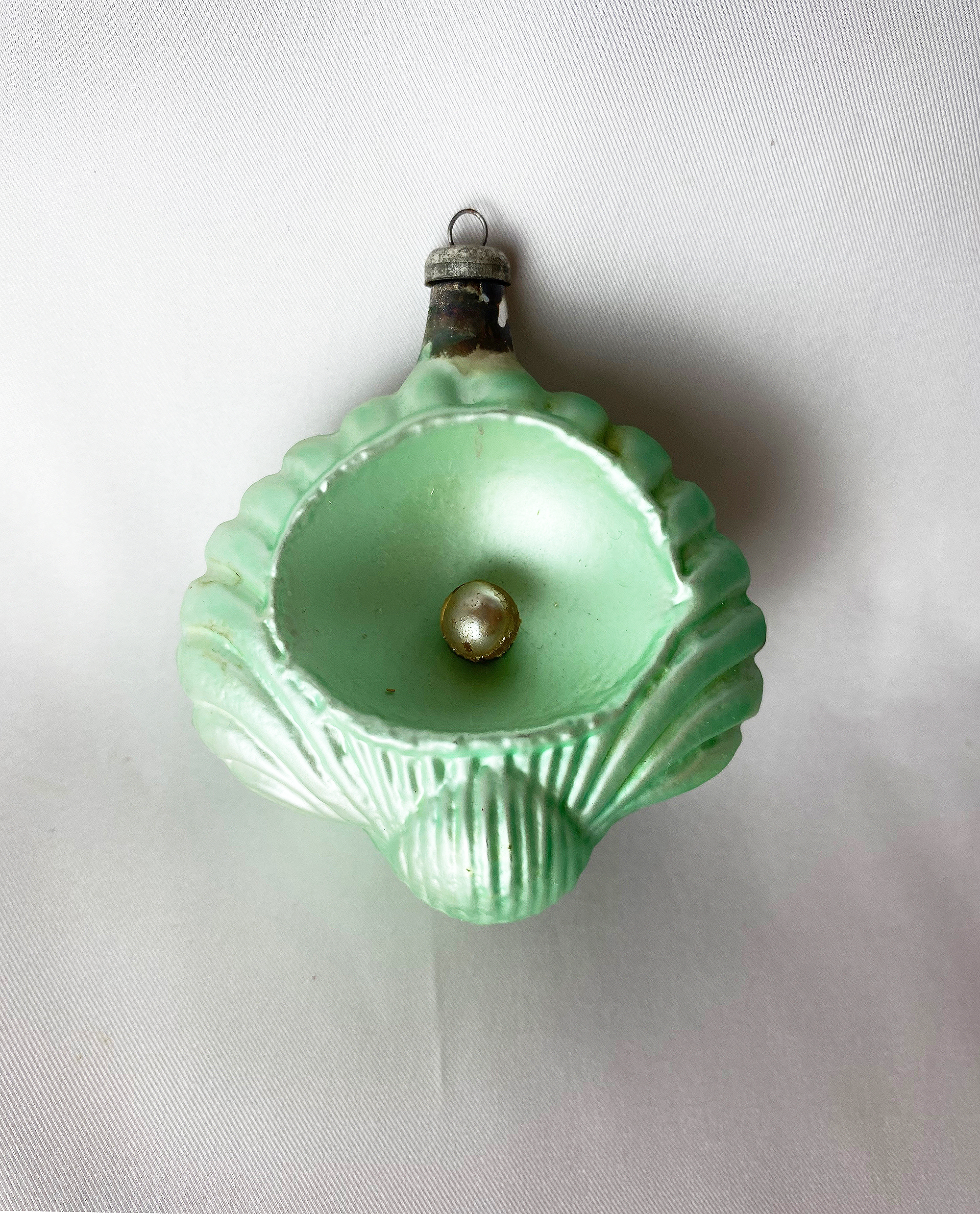 RARE vintage Italian Green Oyster with Pearl Glass Ornament, Vintage Italy Blown Glass Shell Seashell Christmas Ornament 1950s